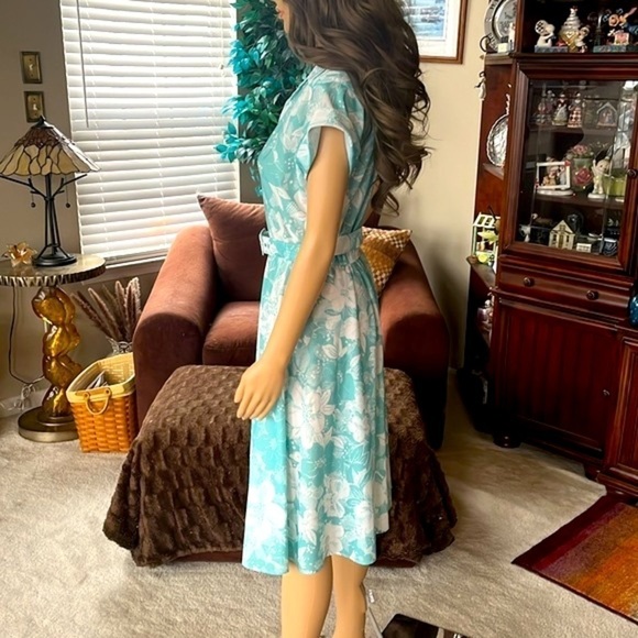 Vintage California Looks Belted Short-Sleeved Aqua White Sun Dress - Picture 6 of 13